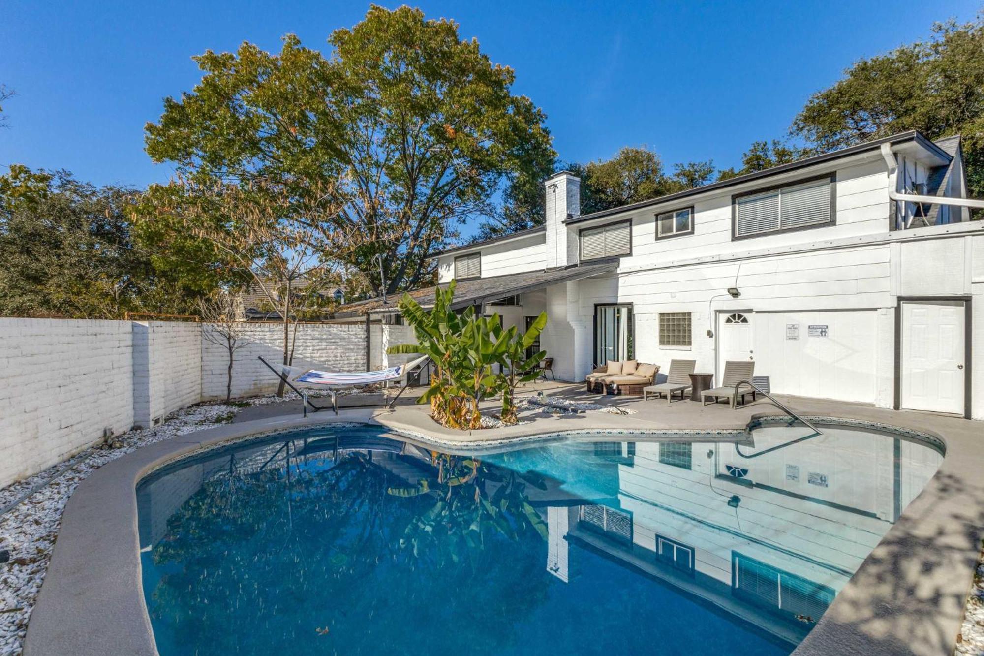 Stunning 5Br 2Ba Holiday Home With Private Pool And Cinema Dallas Eksteriør bilde